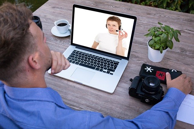 Die richtige Kommunikationssoftware sollte auch Teil der Home Office Einrichtung sein.